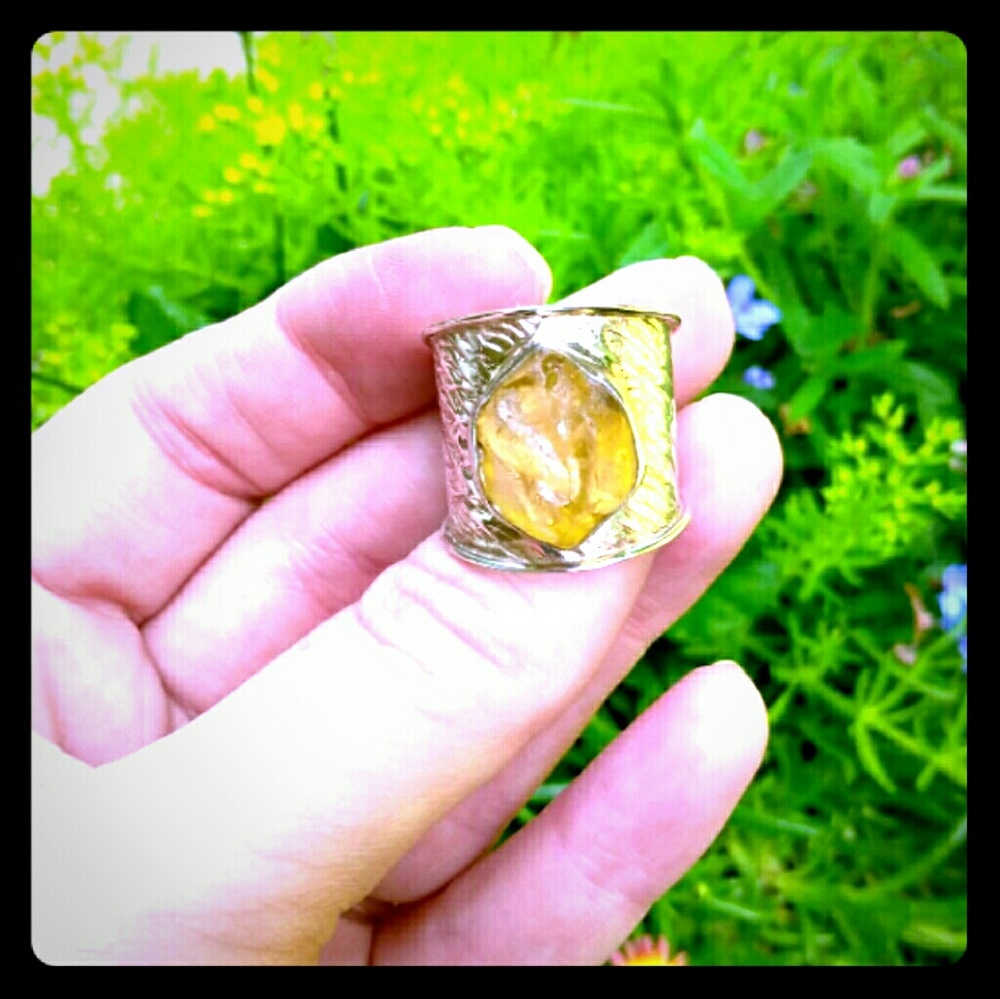 Sterling Silver Yellow Apatite ring. Size 8.5